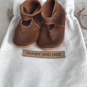 Honey and Hide infant girls size 3 Mary Jane shoes
